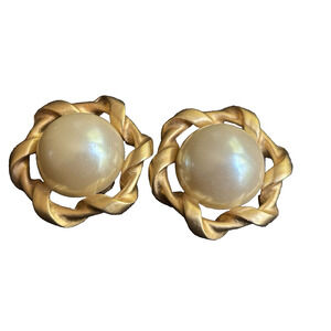 Vintage Large Faux Pearl Clip Earrings Rope Edging Brushed Gold Tone 1 1/4" Wide